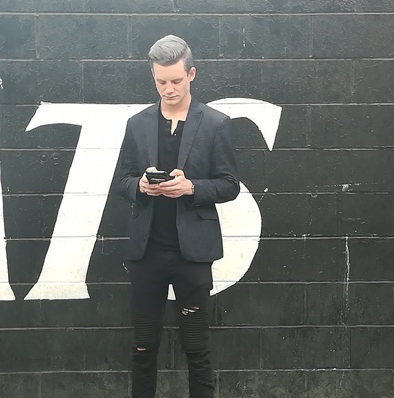 Meet your Posher, Tylor - Picture 3 of 4